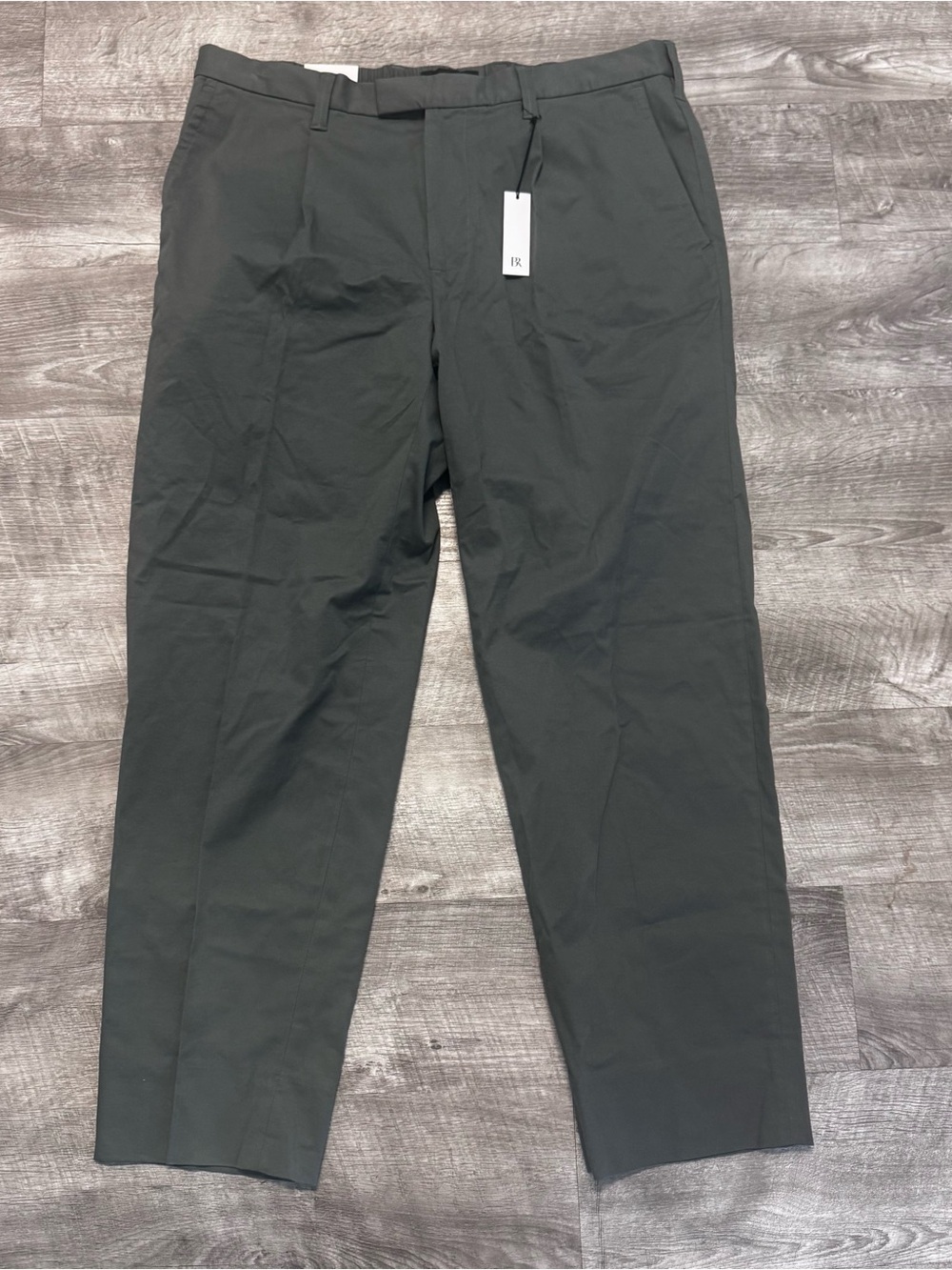 Banana Republic NWT Italian Pleate Olive Green Chino Pants Mens Sz. 35